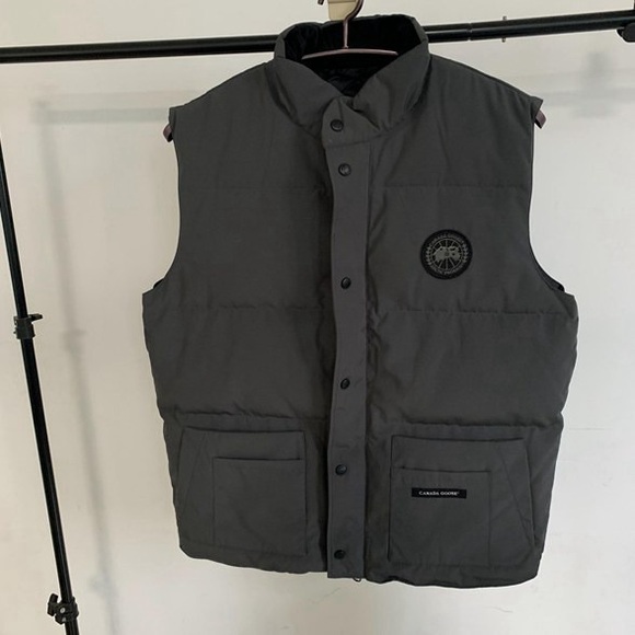 Canada goose dark grey down vest - Picture 1 of 9
